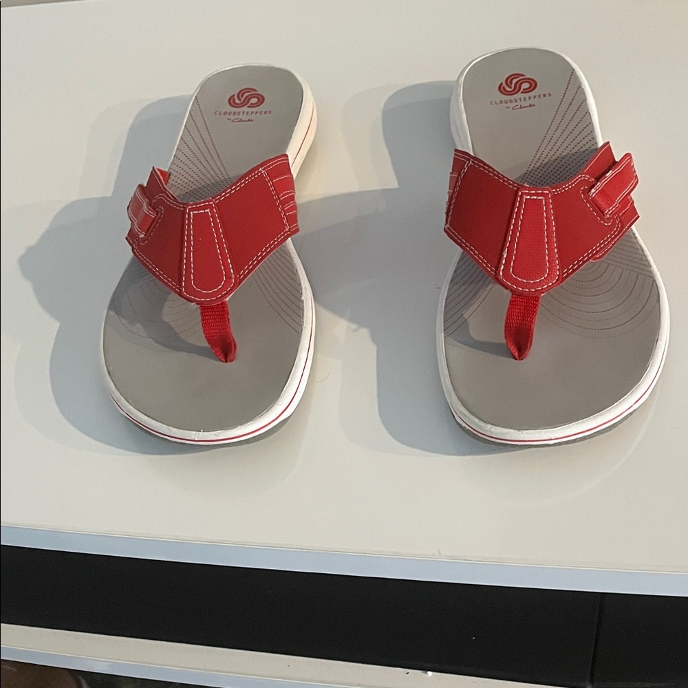 Clarks Cloud Steppers Red and Gray Women's Sandals. Flip Flop Beach Summer